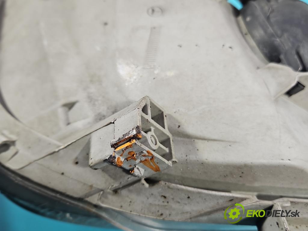 Mercedes A W168 1997-2004 1.7 cdi 95 HP manual 70 kW 1689 cm3 5- Reflektor: pravý A1688201861 (Svetlo predné pravé)