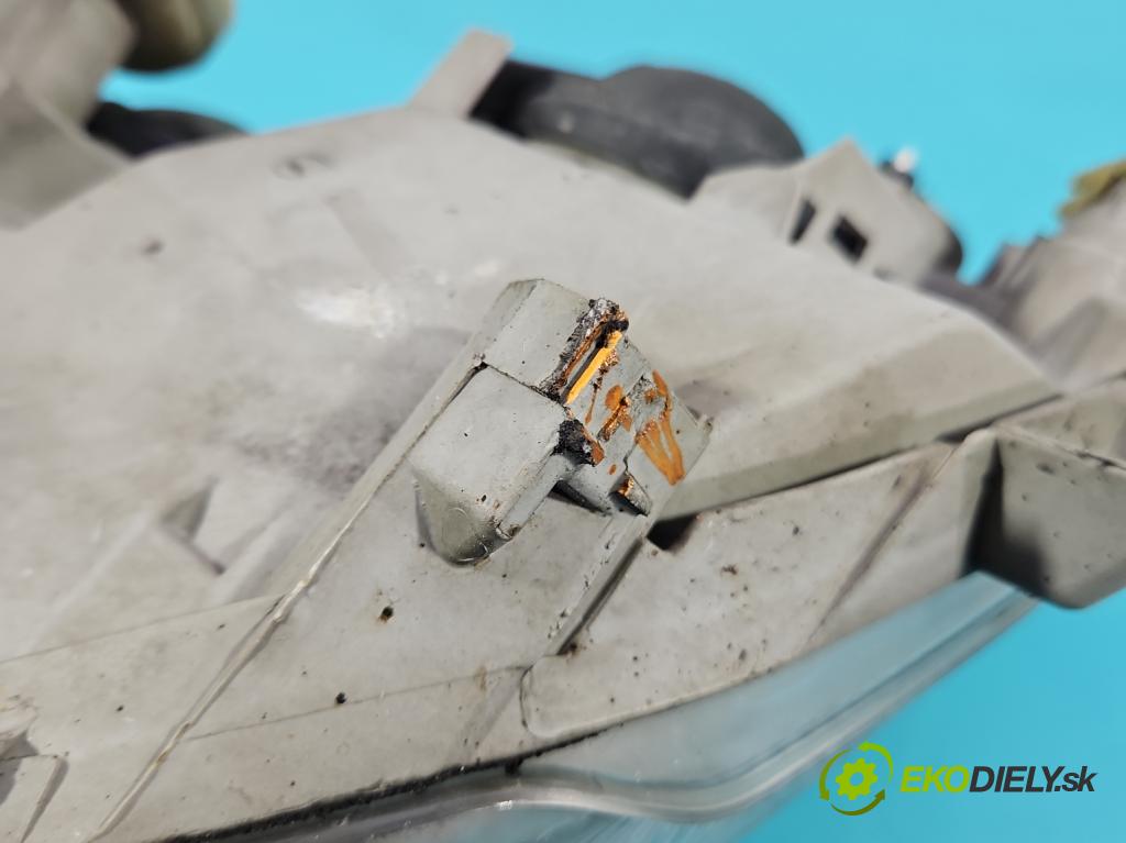 Mercedes A W168 1997-2004 1.7 cdi 95 HP manual 70 kW 1689 cm3 5- Reflektor: pravý A1688201861 (Svetlo predné pravé)