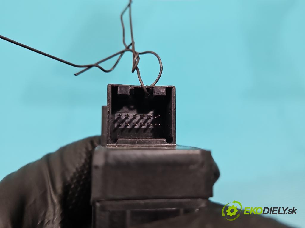 Audi Q5 2008-2016 3.0 tfsi: 272 HP automatic 200 kW 2995 cm3 5- prepínač brzda: ručný 8K1927225E (Prepínacie páčky pod volantom)