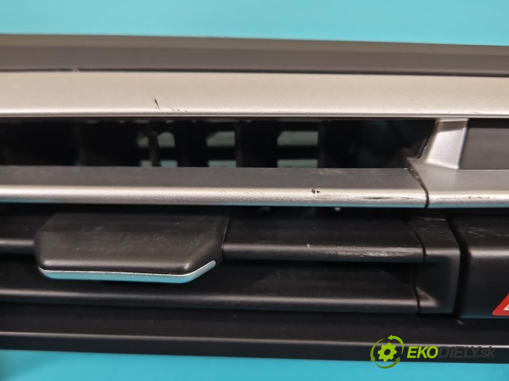 Citroen C4 Grand Picasso II 2013-2022 2.0 HDI 163 hp automatic 120 kW 1997 cm3 5- Mřížka: topení medián: 967797317A (Mřížka topení)