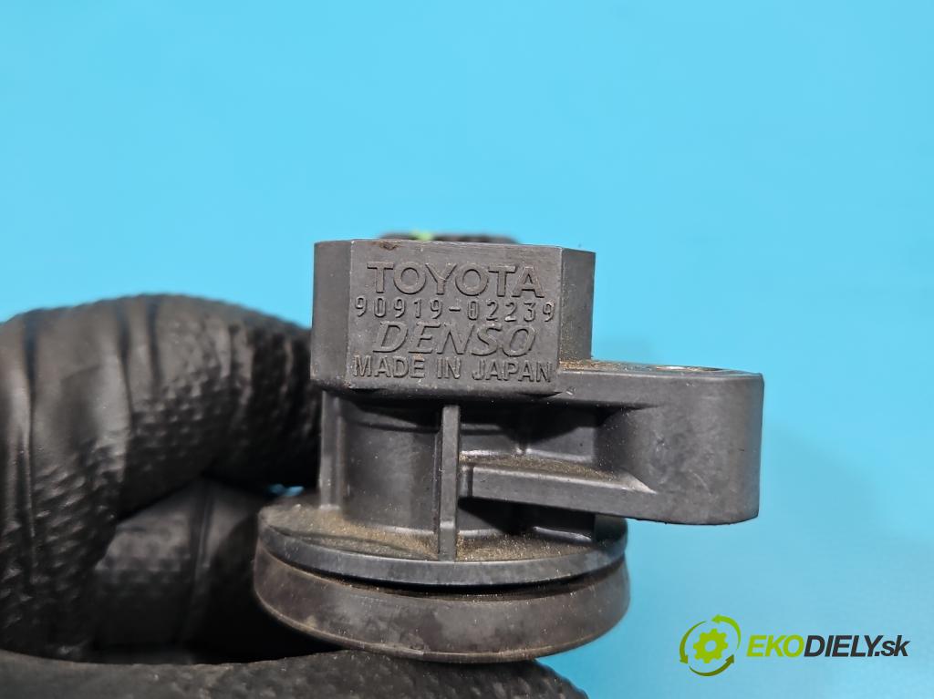 Toyota Corolla E12 2001-2009 1.6 vvti 110 HP manual 81 kW 1598 cm3 3- cievka zapaľovacia 90919-02239 (Zapaľovacia cievka)