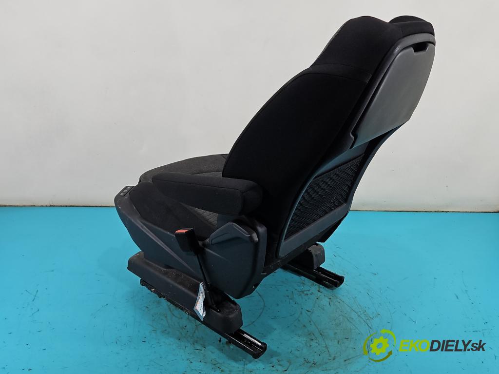 Citroen C4 Grand Picasso II 2013-2022 2.0 HDI 163 hp automatic 120 kW 1997 cm3 5- Sedadlo pravý  (Sedadlo)