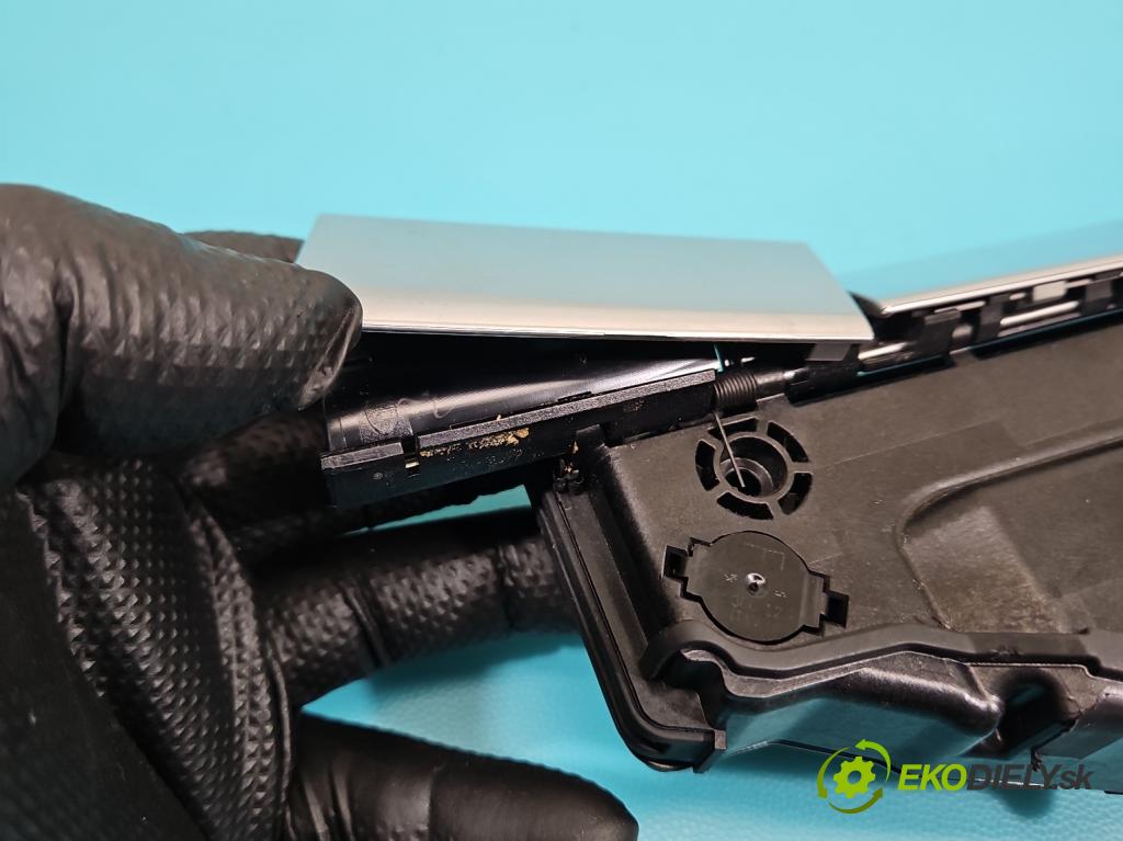 Porsche Panamera I 970 2009-2016 3.0 v6 420hp automatic 309 kW 2997 cm3 5- Rukojeť: na napoje: 97055239401 (Držák nápojů)