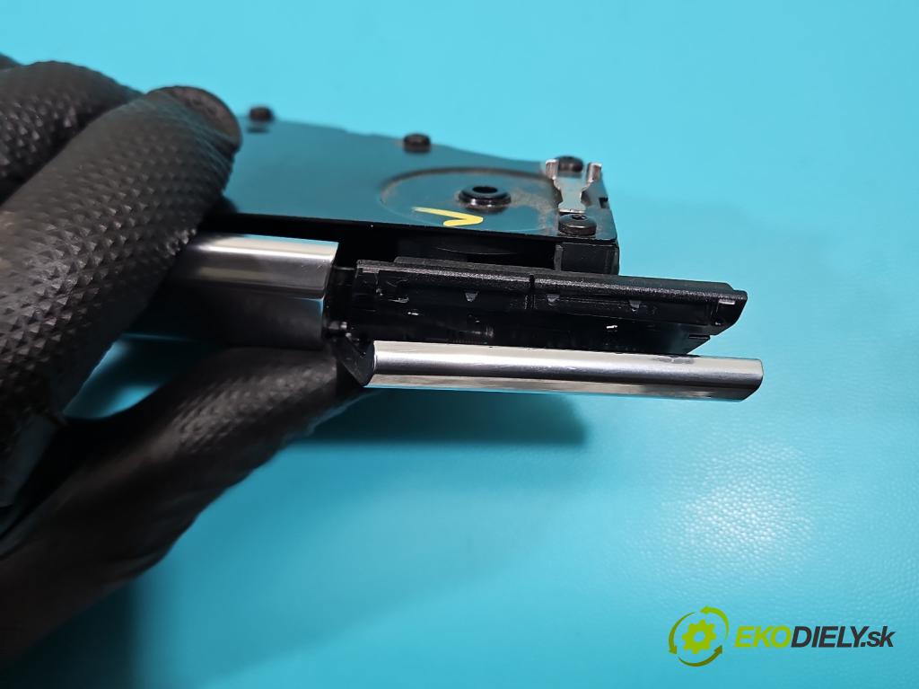 Porsche Panamera I 970 2009-2016 3.0 v6 420hp automatic 309 kW 2997 cm3 5- Rukojeť: na napoje: 97055239401 (Držák nápojů)