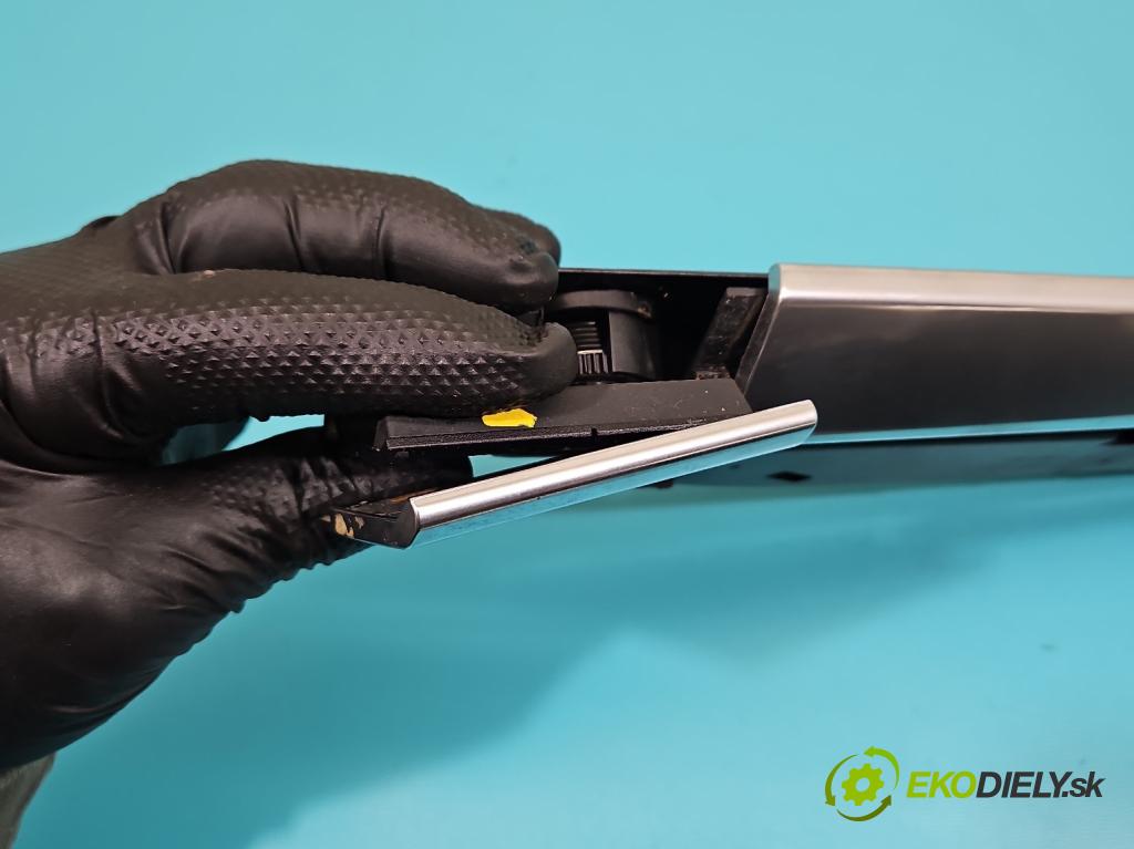 Porsche Panamera I 970 2009-2016 3.0 v6 420hp automatic 309 kW 2997 cm3 5- Rukojeť: na napoje: 97055239401 (Držák nápojů)