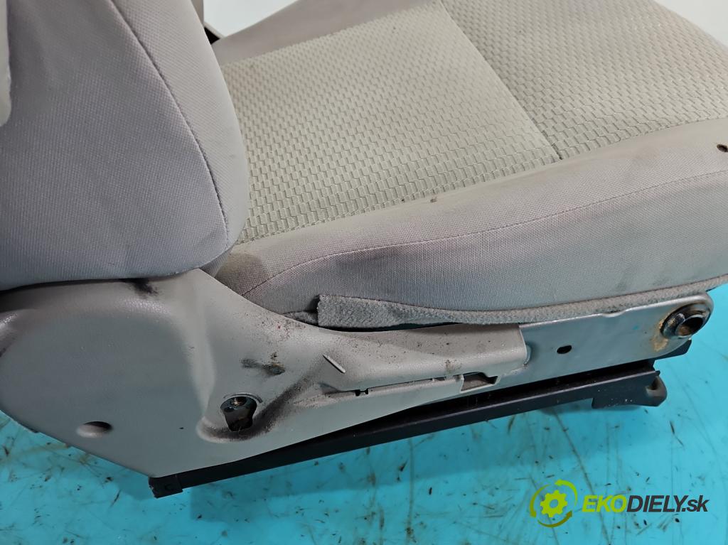 Nissan Micra K13 2010-2017 1.2 16v 80 HP manual 59 kW 1198 cm3 5- Sedačka ľavý  (Sedadlo)