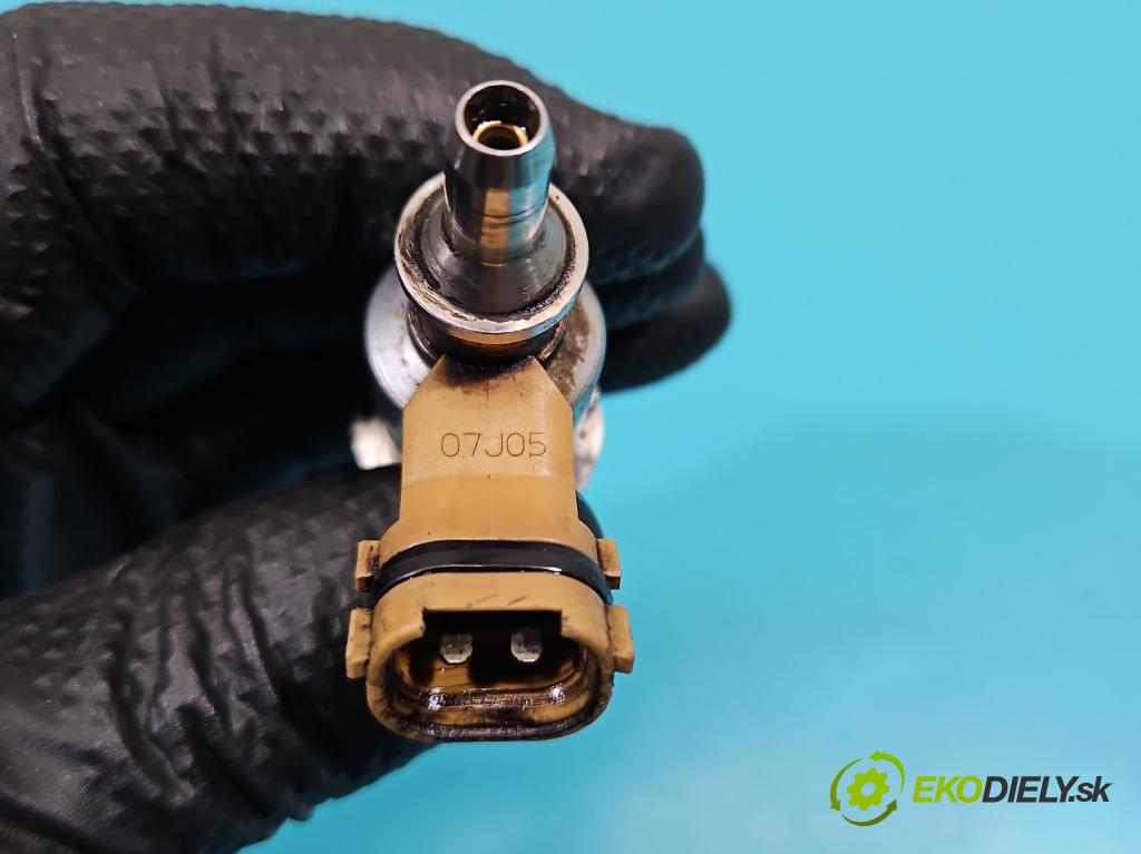 Toyota Avensis II T25 2003-2008 2.0 d4d 126 HP manual 93 kW 1998 cm3 5- vstrek 23710-26011 (Vstrekovač paliva)