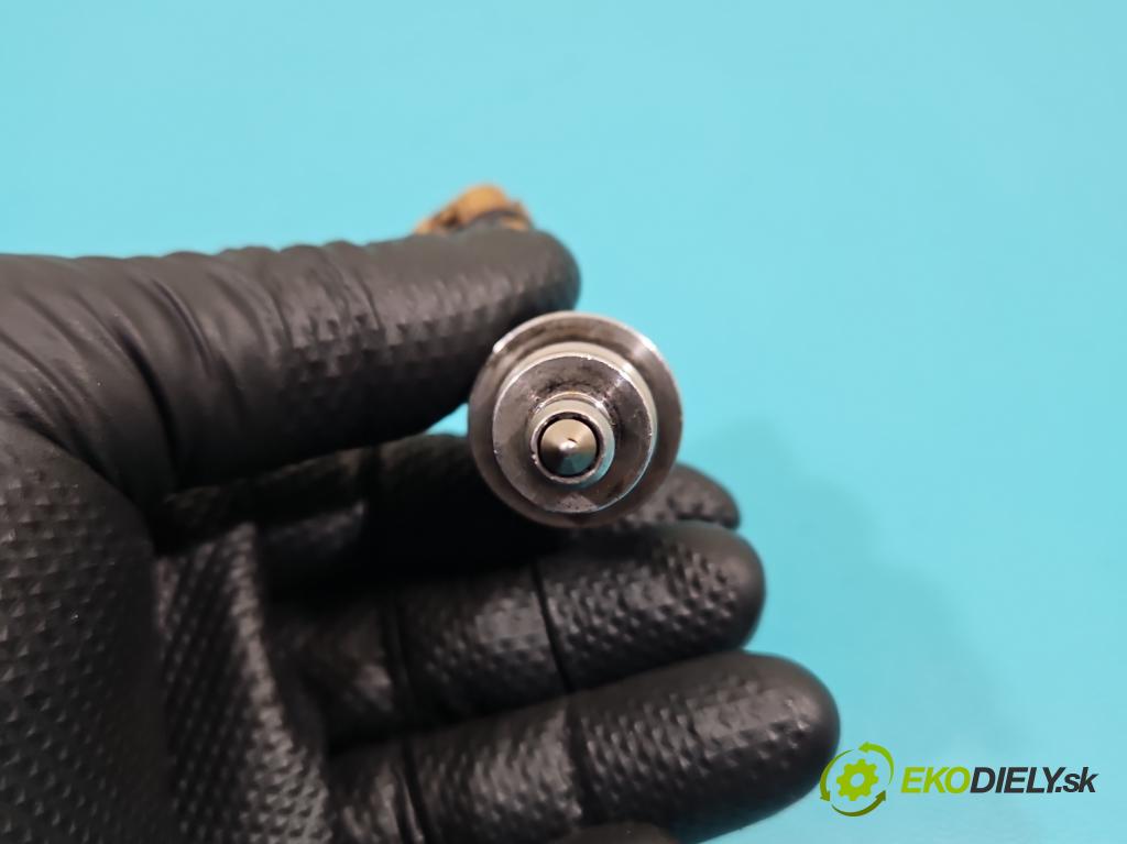 Toyota Avensis II T25 2003-2008 2.0 d4d 126 HP manual 93 kW 1998 cm3 5- vstrek 23710-26011 (Vstrekovač paliva)