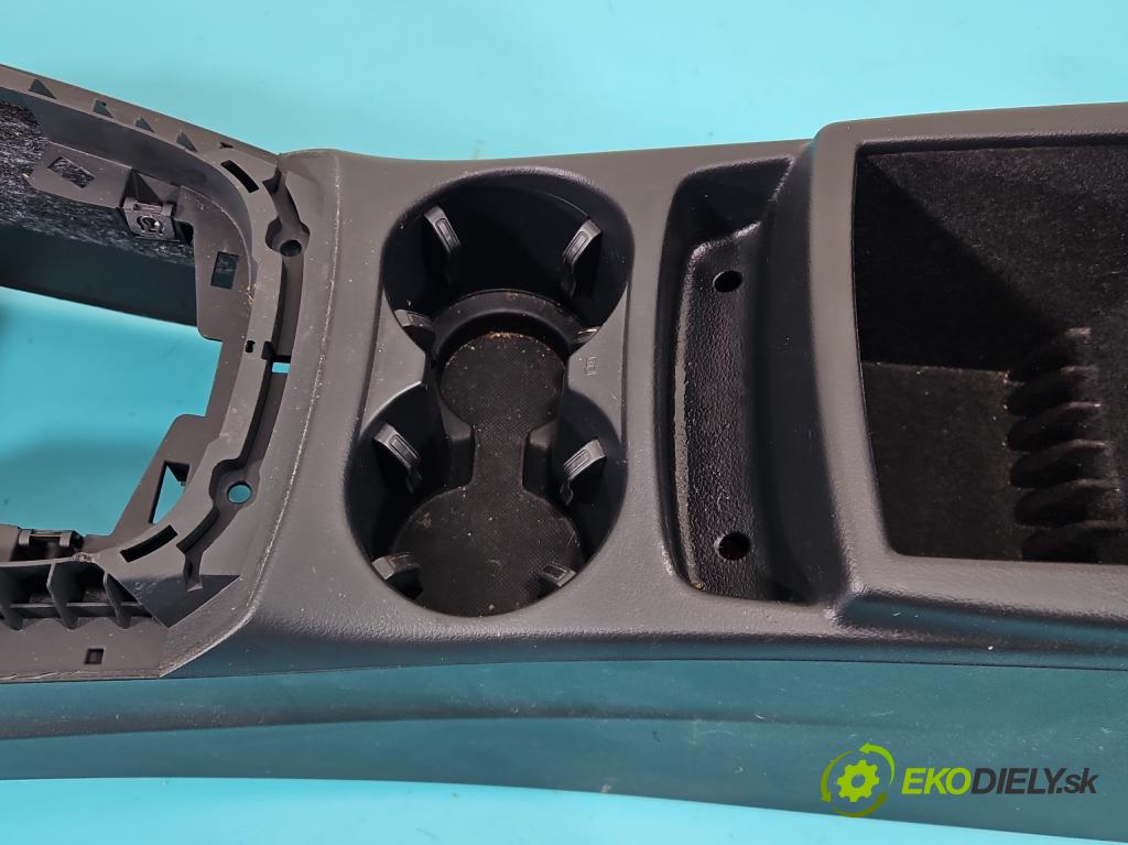 Audi Q5 2008-2016 3.0 tfsi: 272 HP automatic 200 kW 2995 cm3 5- operadlo 8R0864981 (Lakťová opierka)