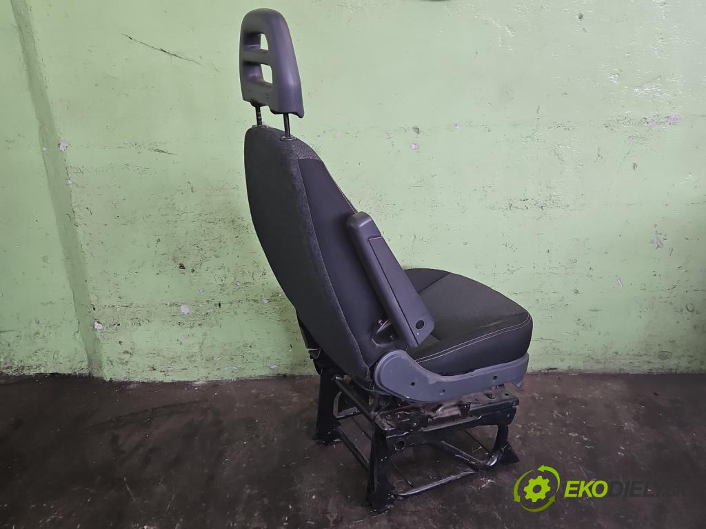 Fiat Ducato IV 2014- 2.3 jtd 150 HP manual 110 kW 2287 cm3 2- Sedačka ľavý  (Sedadlo)