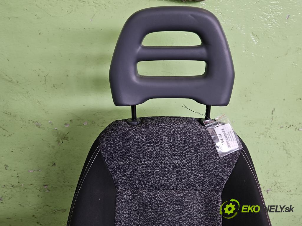 Fiat Ducato IV 2014- 2.3 jtd 150 HP manual 110 kW 2287 cm3 2- Sedačka ľavý  (Sedadlo)