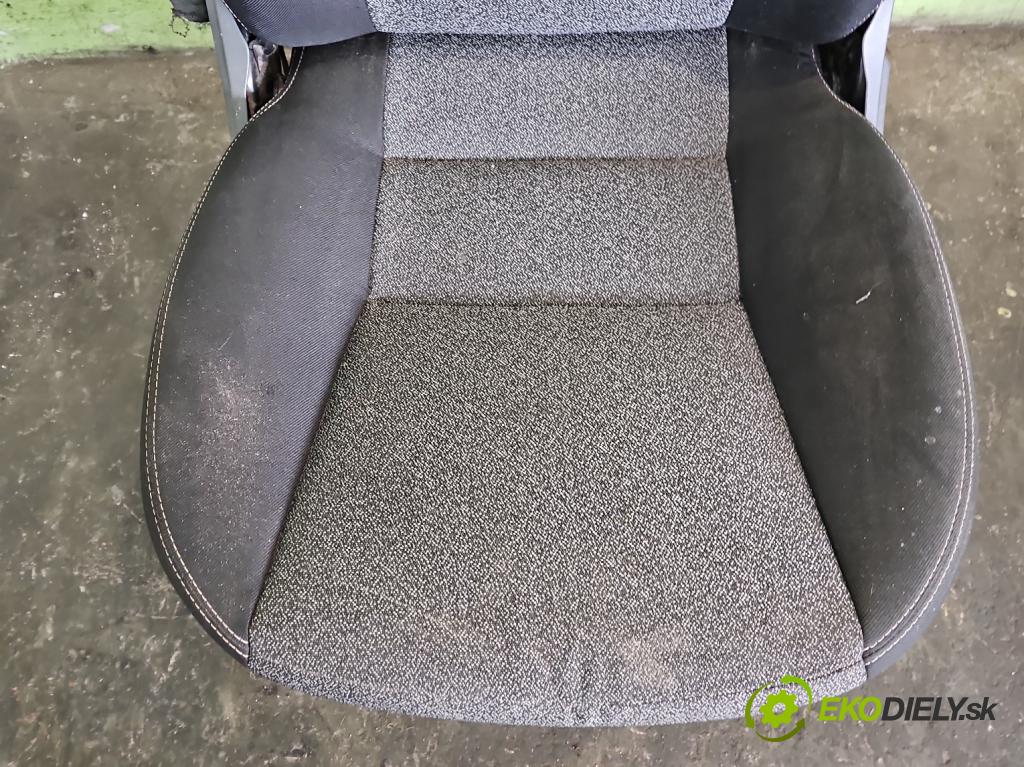 Fiat Ducato IV 2014- 2.3 jtd 150 HP manual 110 kW 2287 cm3 2- Sedačka ľavý  (Sedadlo)