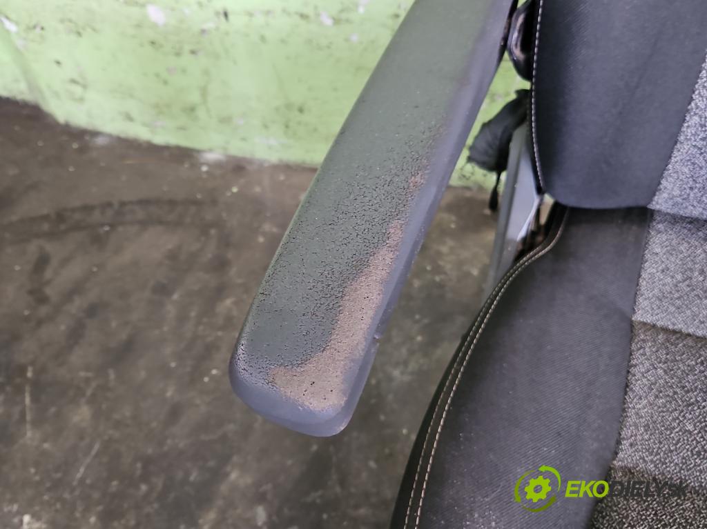 Fiat Ducato IV 2014- 2.3 jtd 150 HP manual 110 kW 2287 cm3 2- Sedačka ľavý  (Sedadlo)