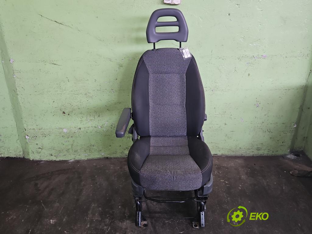 Fiat Ducato IV 2014- 2.3 jtd 150 HP manual 110 kW 2287 cm3 2- Sedačka ľavý  (Sedadlo)