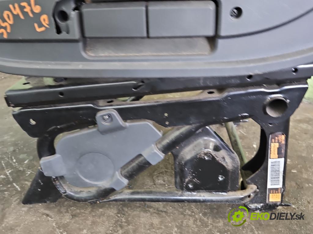 Fiat Ducato IV 2014- 2.3 jtd 150 HP manual 110 kW 2287 cm3 2- Sedačka ľavý  (Sedadlo)