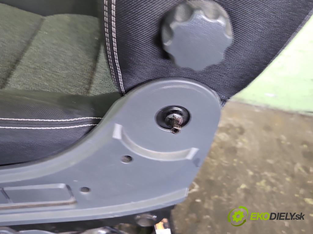 Fiat Ducato IV 2014- 2.3 jtd 150 HP manual 110 kW 2287 cm3 2- Sedačka ľavý  (Sedadlo)