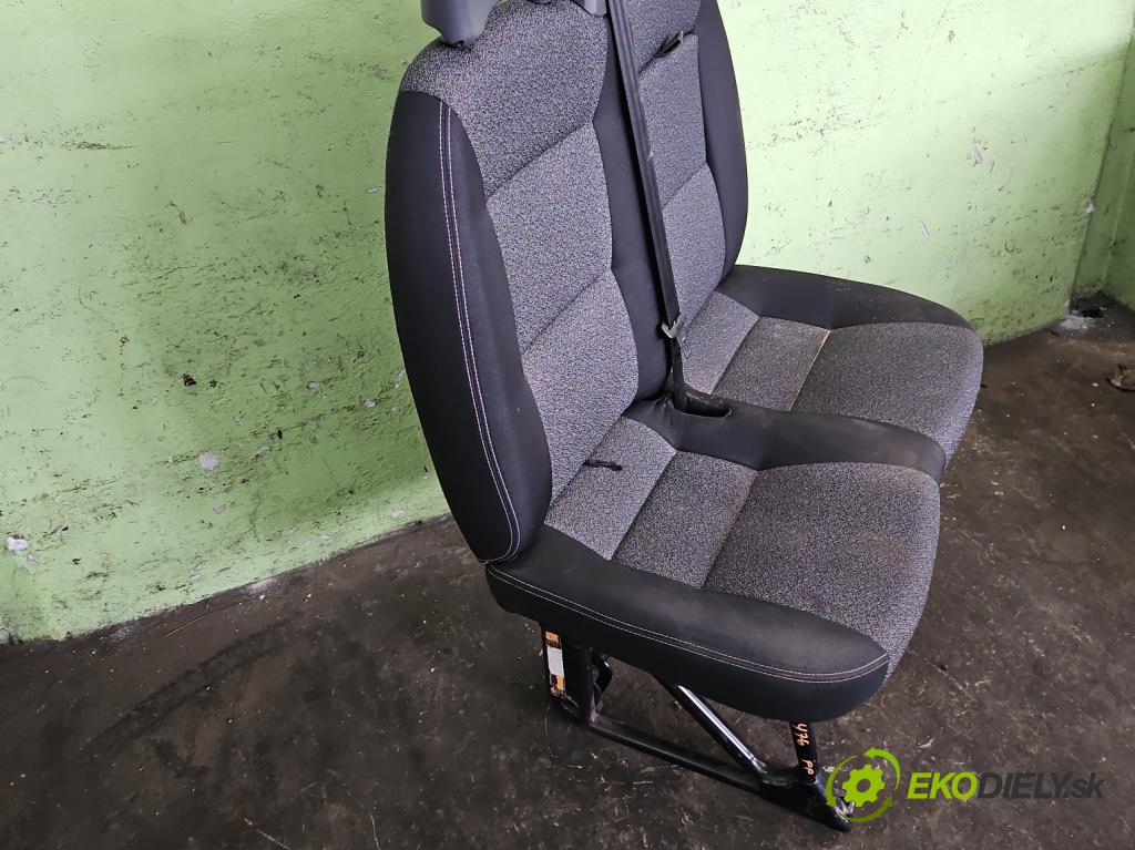 Fiat Ducato IV 2014- 2.3 jtd 150 hp manual 110 kW 2287 cm3 2- Sedadlo pravý  (Sedadlo)