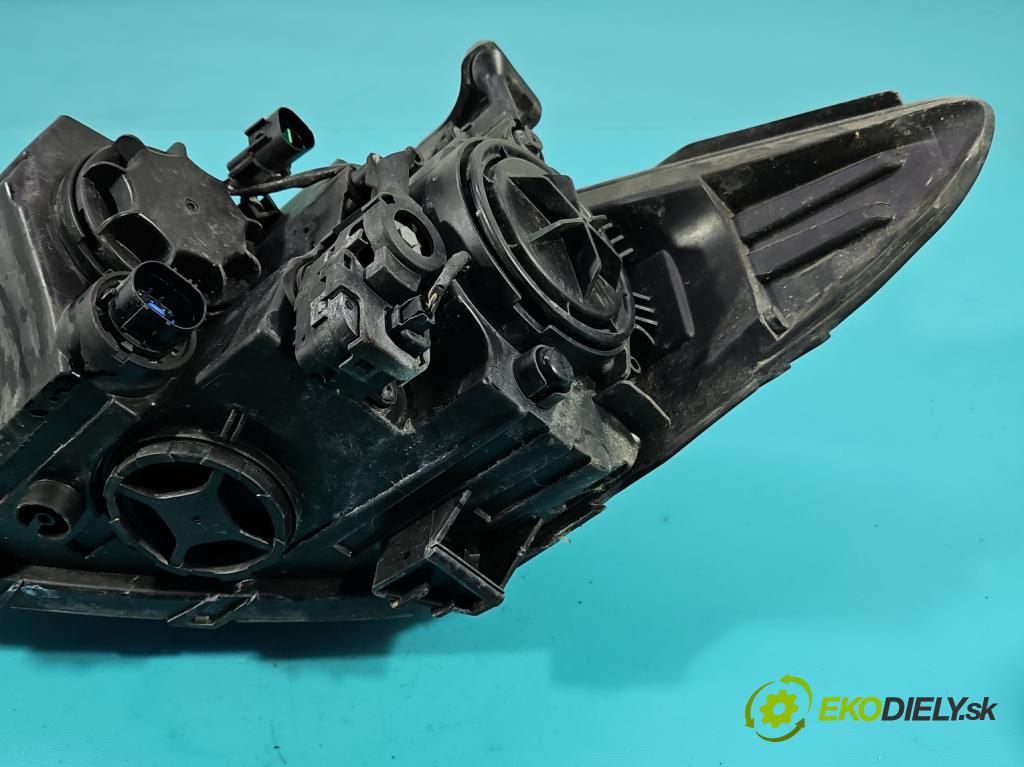 Hyundai Elantra VI 2015-2020 1.6 16v 128 HP manual 93.8 kW 1591 cm3 4- Reflektor: pravý 92102-F2 (Svetlo predné pravé)