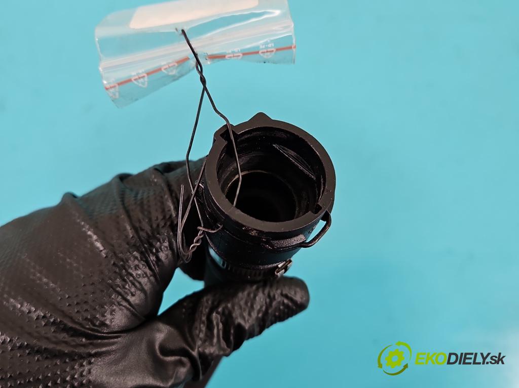 Fiat Ducato IV 2014- 2.3 jtd 150 HP manual 110 kW 2287 cm3 2- rúrka systému chladenia