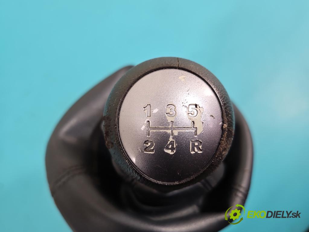 Ford Ka Mk2 2008-2016 1.2 8v 69KM manual 51 kW 1242 cm3 3- Páka: Změny: stupeň,rýchlosť  (Rýchlostná páka (kulisa))