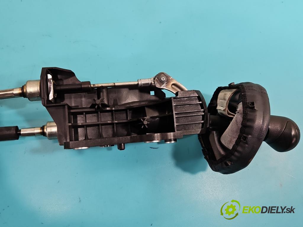 Ford Ka Mk2 2008-2016 1.2 8v 69KM manual 51 kW 1242 cm3 3- Páka: Změny: stupeň,rýchlosť  (Rýchlostná páka (kulisa))