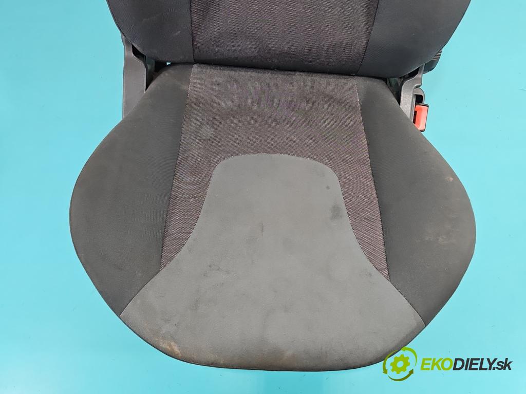 Ford Ka Mk2 2008-2016 1.2 8v 69KM manual 51 kW 1242 cm3 3- Sedadlo pravý  (Sedadlo)