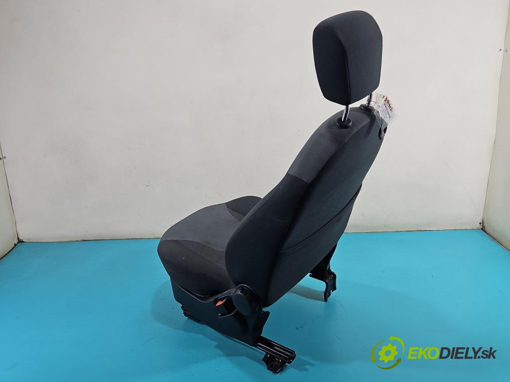 Ford Ka Mk2 2008-2016 1.2 8v 69KM manual 51 kW 1242 cm3 3- Sedadlo pravý  (Sedadlo)