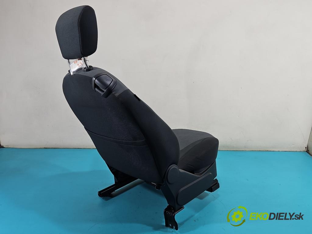 Ford Ka Mk2 2008-2016 1.2 8v 69KM manual 51 kW 1242 cm3 3- Sedadlo pravý  (Sedadlo)