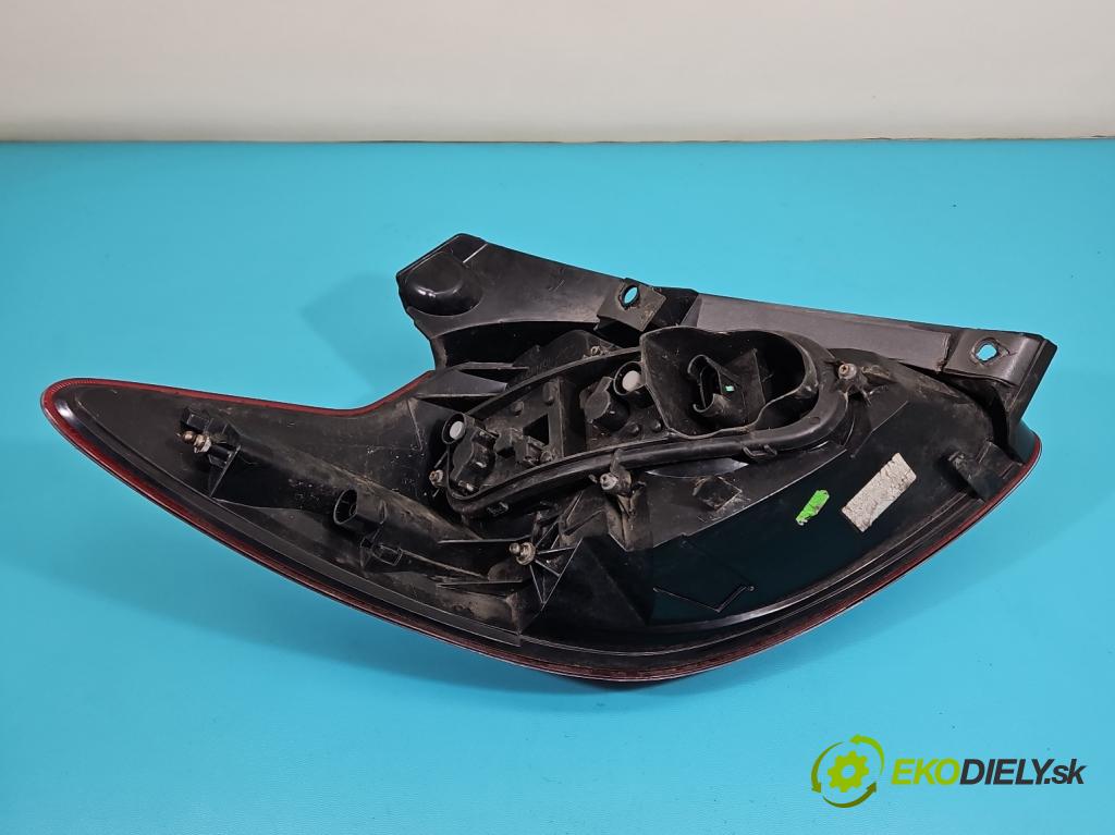 Ford Ka Mk2 2008-2016 1.2 8v 69KM manual 51 kW 1242 cm3 3- světlo zadní pravé  (Klika dveří ostatní)