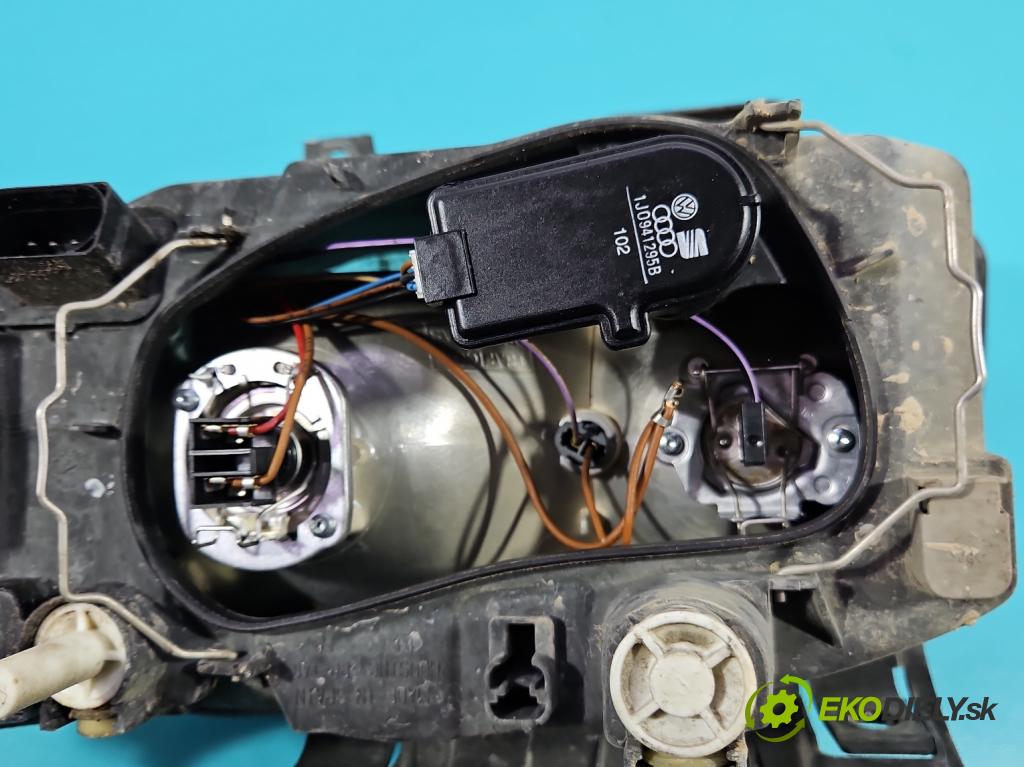 Seat Cordoba I 1993-2002 1.4b: 60 hp manual 44 kW 1390 cm3 4- světlo pravý  (Pravé přední světlo)