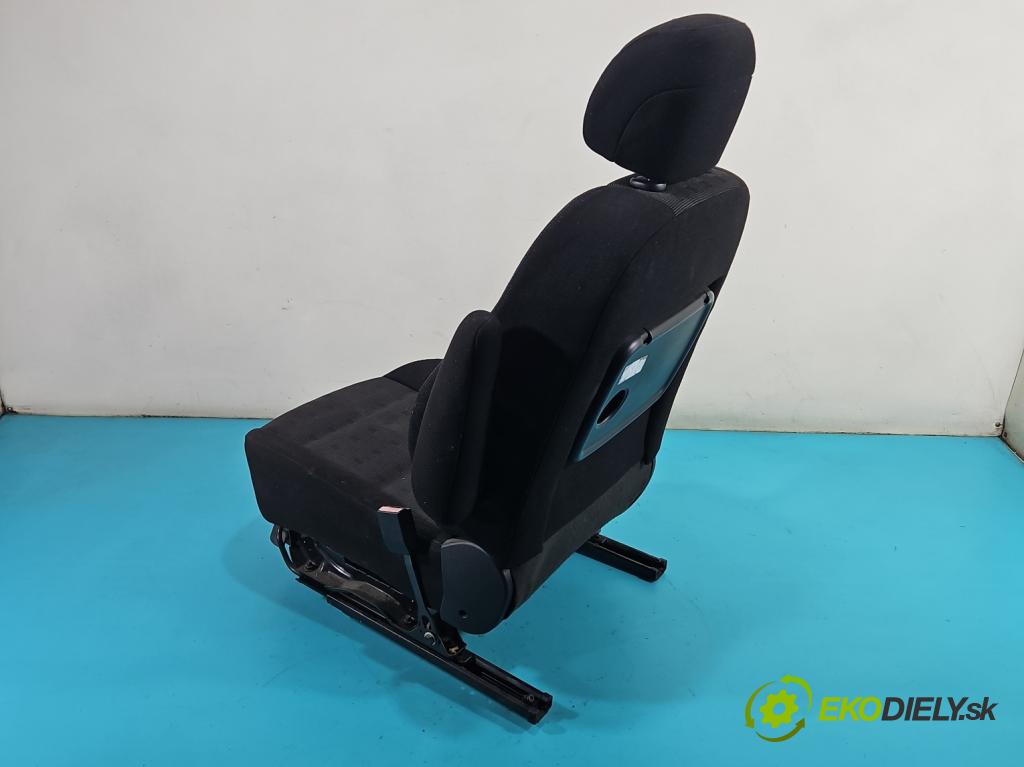 Peugeot 307 2.0 hdi 109 HP manual 80 kW 1997 cm3 5- Sedačka pravý  (Sedadlo)