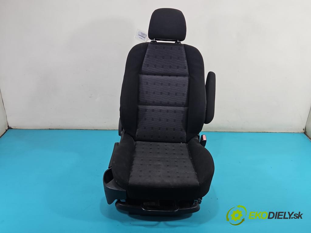 Peugeot 307 2.0 hdi 109 HP manual 80 kW 1997 cm3 5- Sedačka pravý  (Sedadlo)