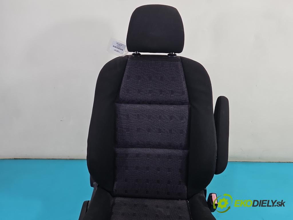 Peugeot 307 2.0 hdi 109 HP manual 80 kW 1997 cm3 5- Sedačka pravý  (Sedadlo)