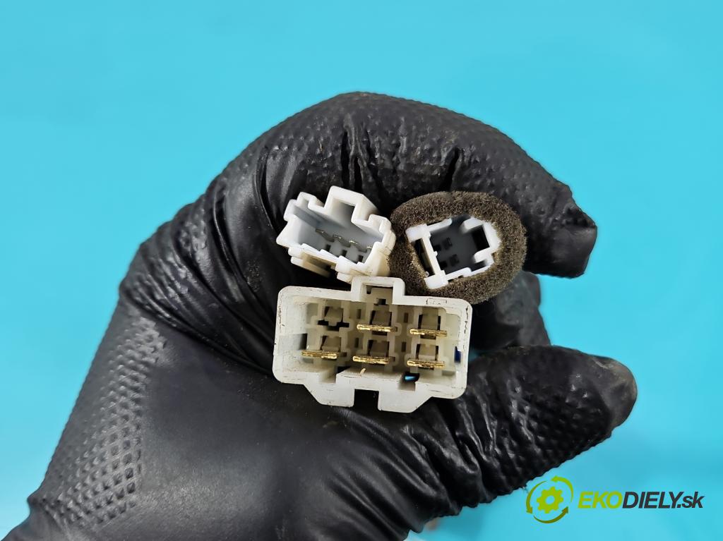 Hyundai H1 2.5 td 80 HP manual 59 kW 2476 cm3 5- Spínačka  (Spínacia skrinka)