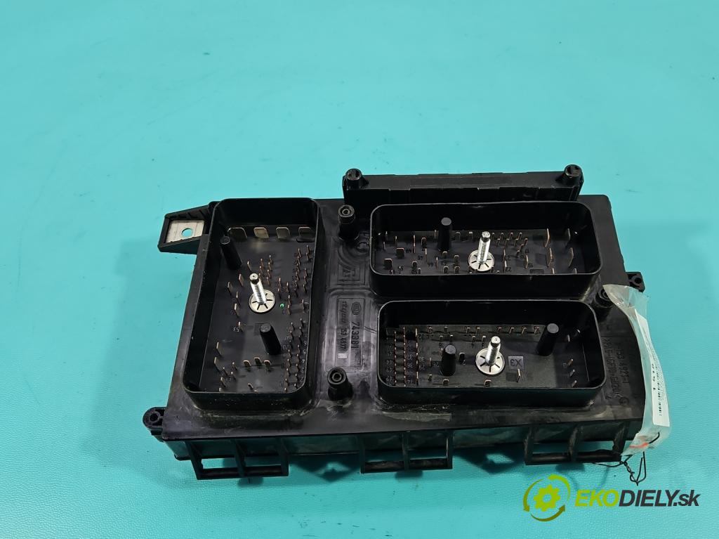 Opel Astra III 2004-2014 1.7 CDTI 80 HP manual 59 kW 1686 cm3 5- skrinka poistka 13206754 (Poistková skrinka)