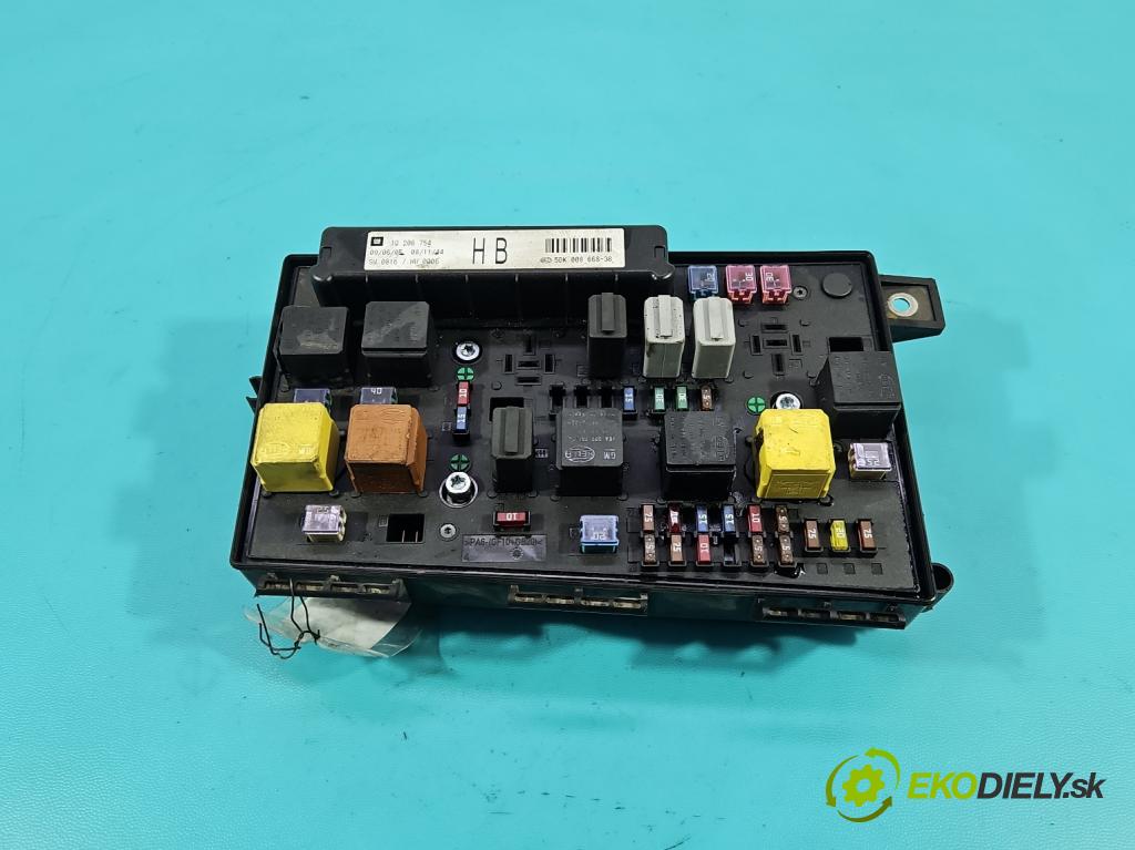 Opel Astra III 2004-2014 1.7 CDTI 80 HP manual 59 kW 1686 cm3 5- skrinka poistka 13206754 (Poistková skrinka)