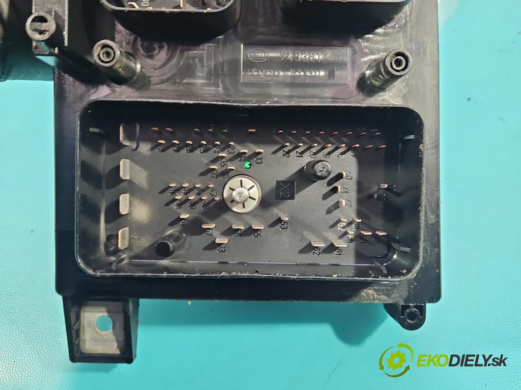 Opel Astra III 2004-2014 1.7 CDTI 80 HP manual 59 kW 1686 cm3 5- skrinka poistka 13206754 (Poistková skrinka)