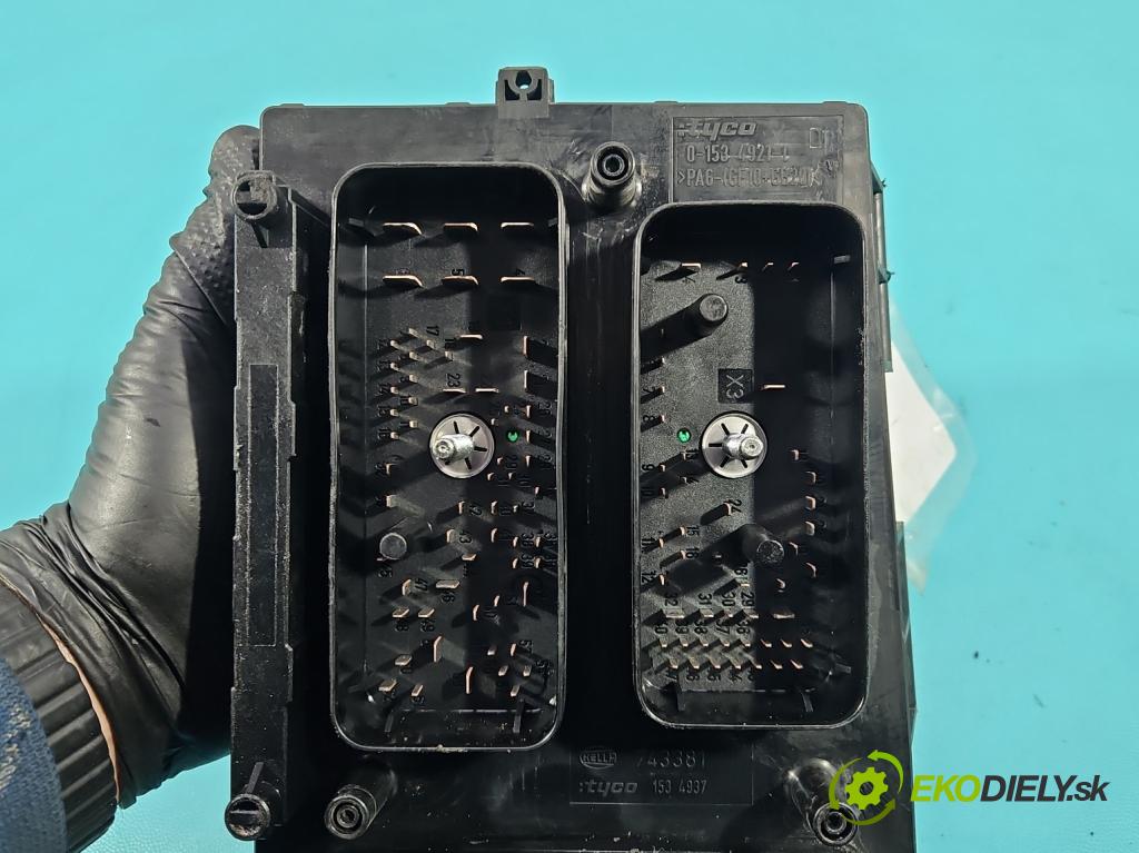 Opel Astra III 2004-2014 1.7 CDTI 80 HP manual 59 kW 1686 cm3 5- skrinka poistka 13206754 (Poistková skrinka)