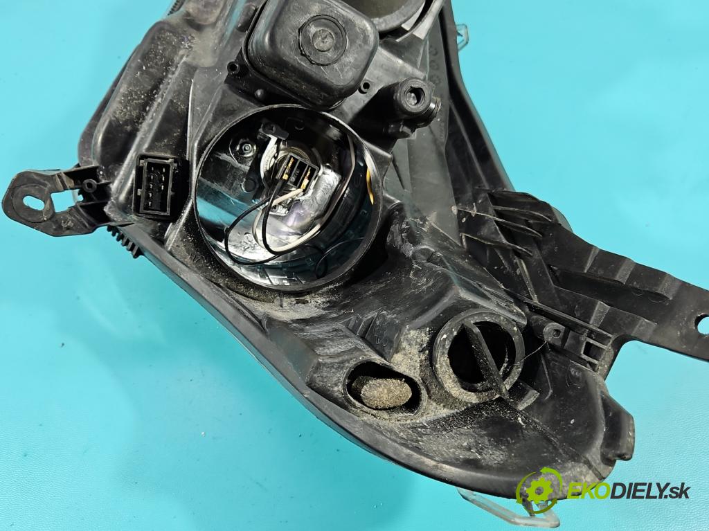 Opel Astra III 2004-2014 1.7 CDTI 80 HP manual 59 kW 1686 cm3 5- Reflektor: pravý  (Svetlo predné pravé)