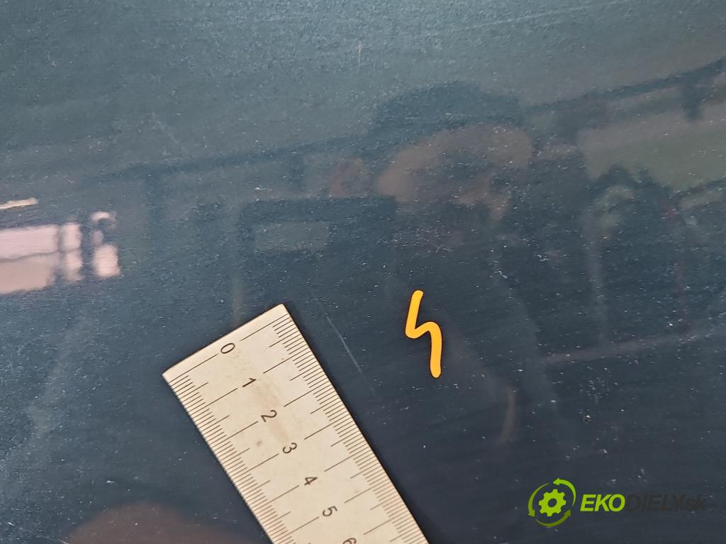 Vw Bora 1.9 tdi 90 HP manual 66 kW 1896 cm3 4- dvere predné pravé  (Kľučka dverí ostatné)