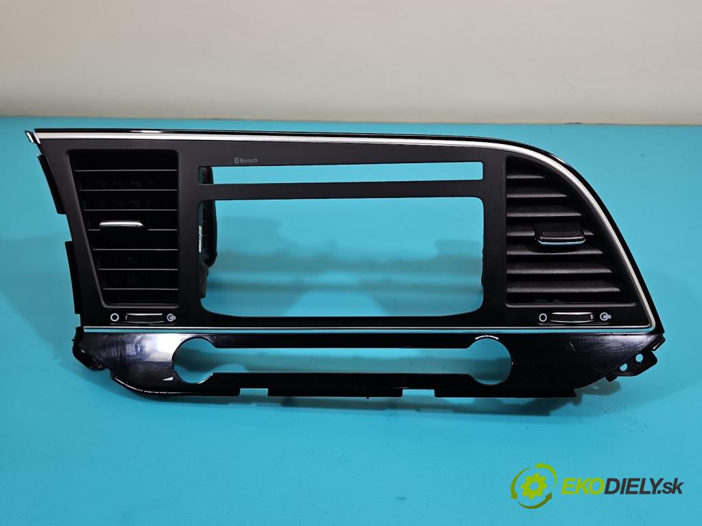 Hyundai Elantra VI 2015-2020 1.6 16v 128 HP manual 93.8 kW 1591 cm3 4- Mřížka: kúrenia stredová 97410-F2000 (Mriežka kúrenia (fukár))