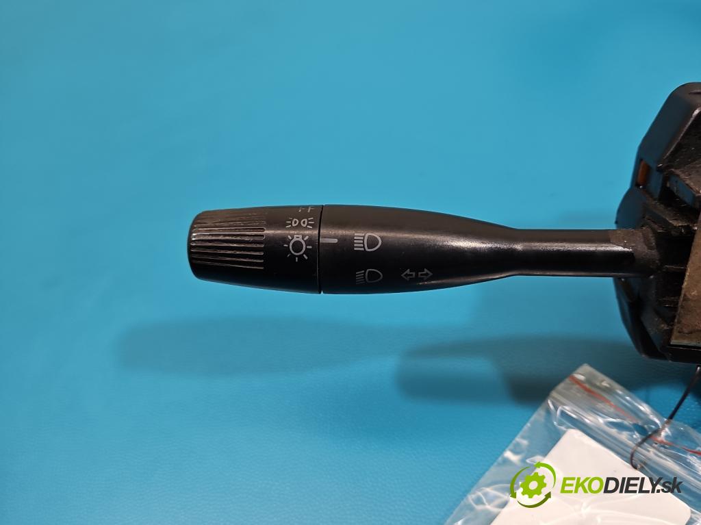 Daewoo Tico 0.8b 41 HP manual 30 kW 796 cm3 5- prepínač komplex:  (Prepínacie páčky pod volantom)