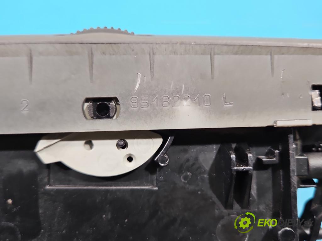 Vw Passat B5 1995-2005 1.9 TDI 131 hp manual 96 kW 1896 cm3 5- Mřížka: topení medián: 3B0819728D (Mřížka topení)