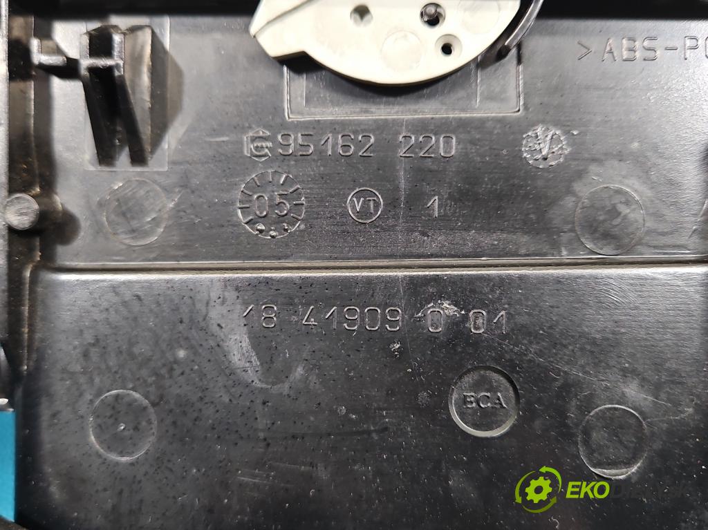 Vw Passat B5 1995-2005 1.9 TDI 131 hp manual 96 kW 1896 cm3 5- Mřížka: topení medián: 3B0819728D (Mřížka topení)