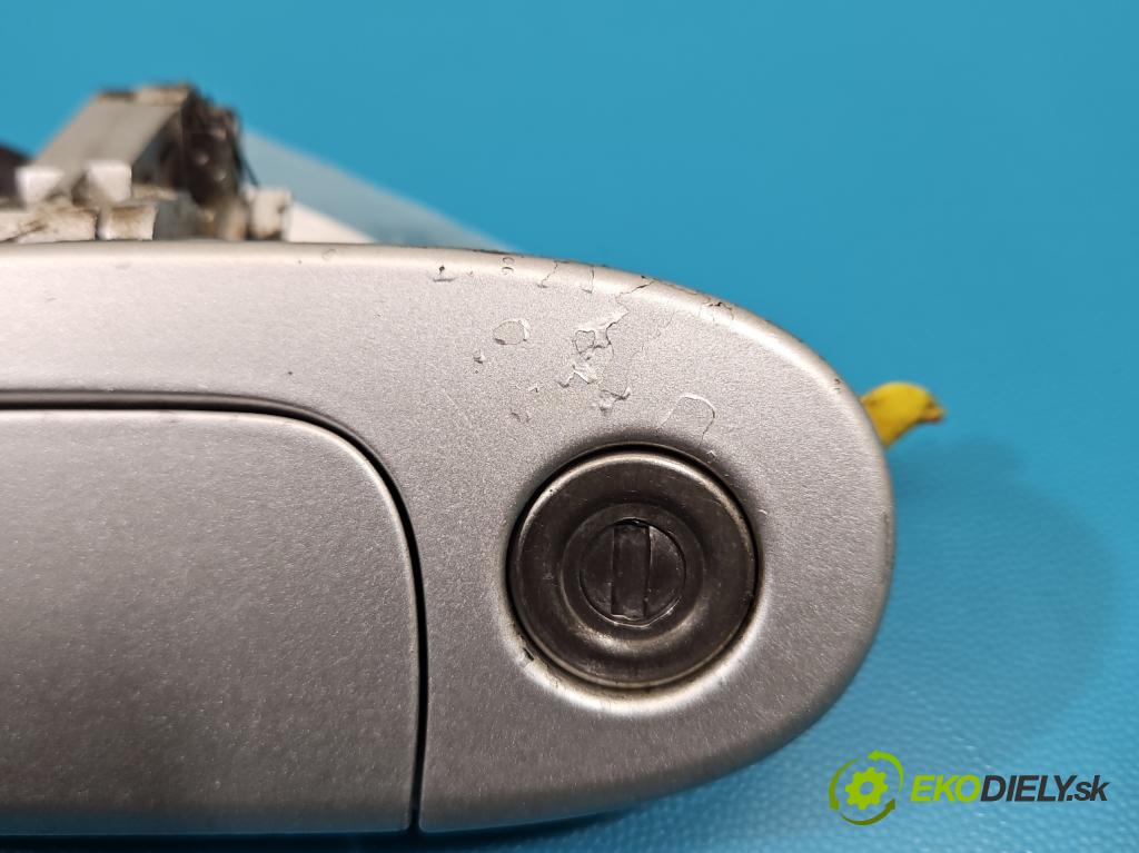 Toyota Yaris I 1999-2005 1.0 VVTI 68 HP manual 50 kW 998 cm3 5- rukoväť predné ľavé mimo:  (Kľučka dverí vonkajšia predná ľavá)