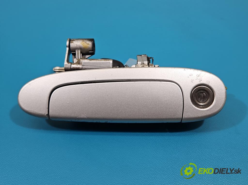 Toyota Yaris I 1999-2005 1.0 VVTI 68 HP manual 50 kW 998 cm3 5- rukoväť predné ľavé mimo:  (Kľučka dverí vonkajšia predná ľavá)