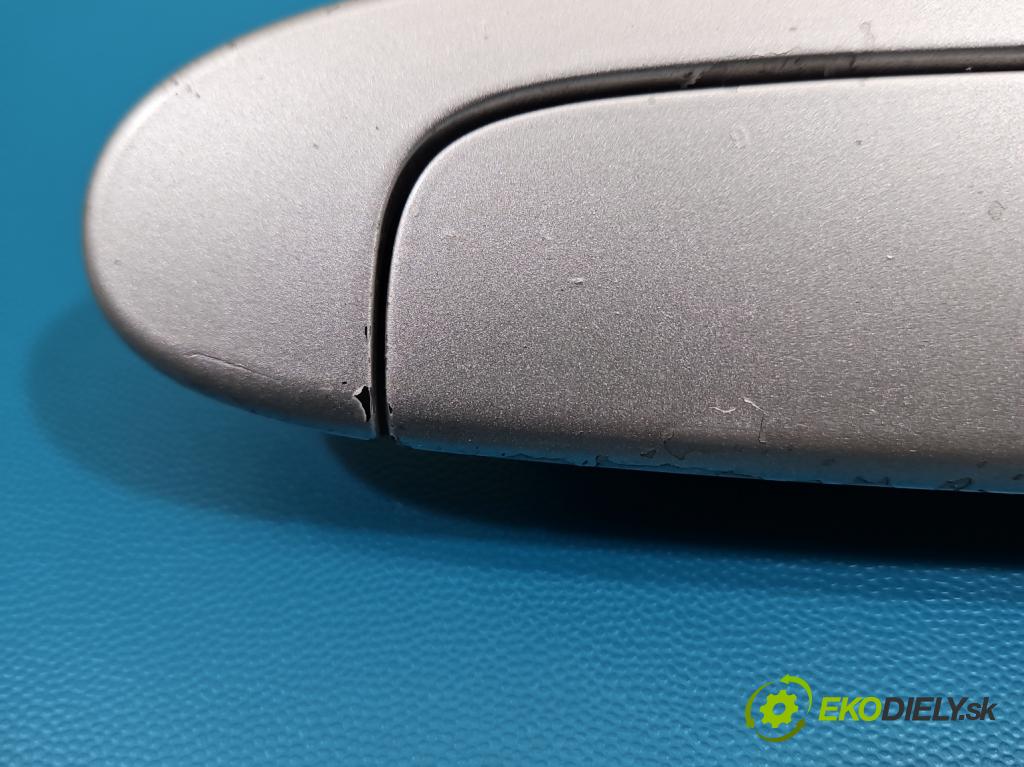 Toyota Yaris I 1999-2005 1.0 VVTI 68 HP manual 50 kW 998 cm3 5- rukoväť predné ľavé mimo:  (Kľučka dverí vonkajšia predná ľavá)