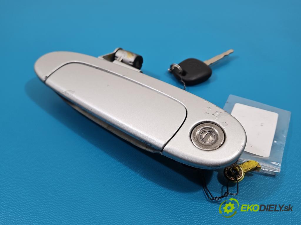 Toyota Yaris I 1999-2005 1.0 VVTI 68 HP manual 50 kW 998 cm3 5- rukoväť predné ľavé mimo:  (Kľučka dverí vonkajšia predná ľavá)