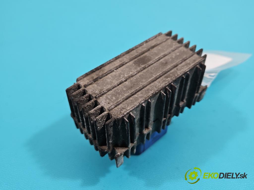 Opel Zafira B 2005-2014 1.9 CDTI 101 HP manual 74 kW 1910 cm3 5- Relé: svíčky: zařicích: 55353011 (Relé)