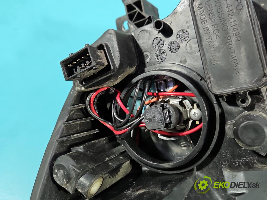 Opel Zafira B 2005-2014 1.9 CDTI 101 HP manual 74 kW 1910 cm3 5- Reflektor: pravý  (Svetlo predné pravé)